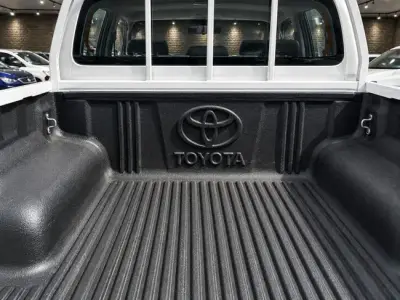 Toyota Hilux 2022 · foto 18