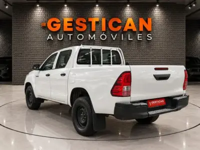 Toyota Hilux 2022 · foto 4