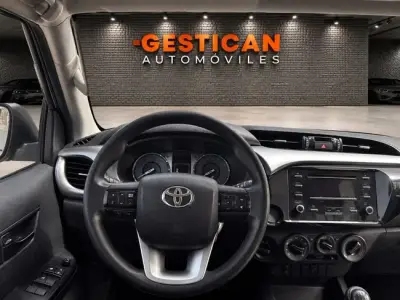 Toyota Hilux 2022 · foto 11