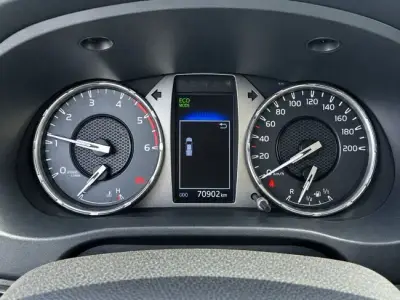 Toyota Hilux 2022 · foto 12