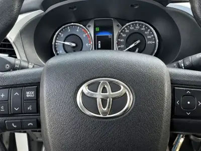 Toyota Hilux 2022 · foto 9