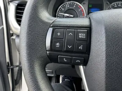 Toyota Hilux 2022 · foto 8