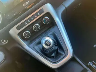 Mercedes-Benz Clase T 2023 · foto 14