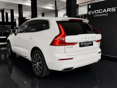 Volvo XC60 2020 · foto 2
