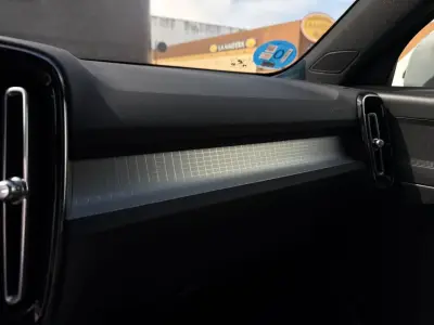 Volvo XC40 2023 · foto 40