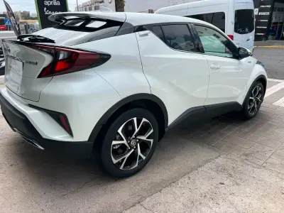 Toyota C-HR 2022 · foto 9